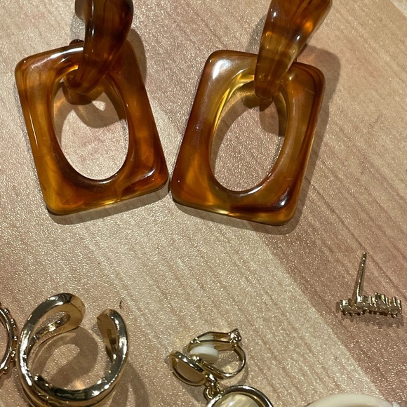 Elegant Gold and Silver Earring Set - Picture 4 of 13